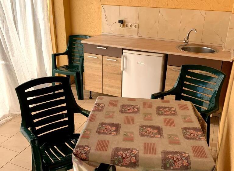 اتاق استاندارد چهار تخته با چشم‌انداز دریا, Guest House Santin