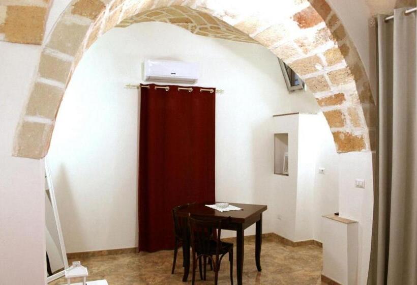 خانه 1 خوابه, La Casa Al Castello