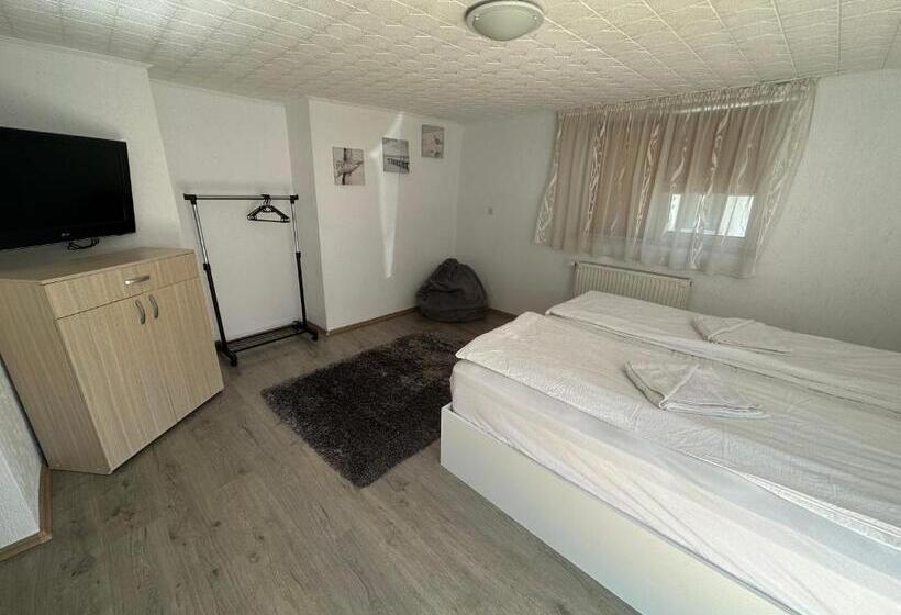 اتاق لوکس سه تخته, Szekeres Vendégház