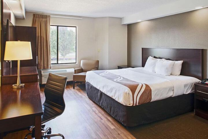 اتاق استاندارد با تخت بزرگ, Bentonville Ozark Oasis