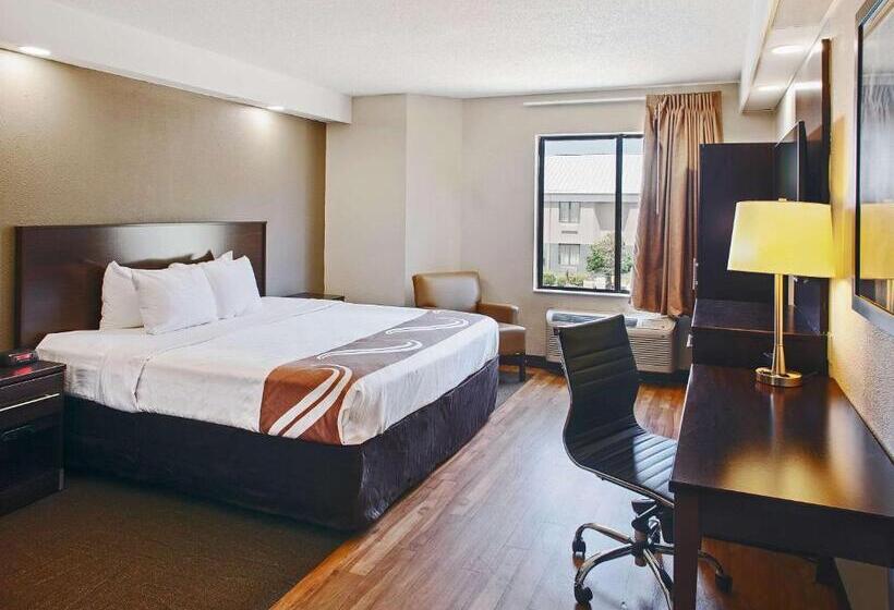 اتاق لوکس با تخت بزرگ, Bentonville Ozark Oasis