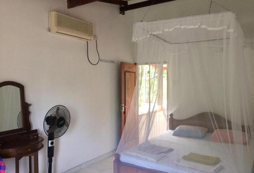 اتاق لوکس با تخت بزرگ, Hansa Villa