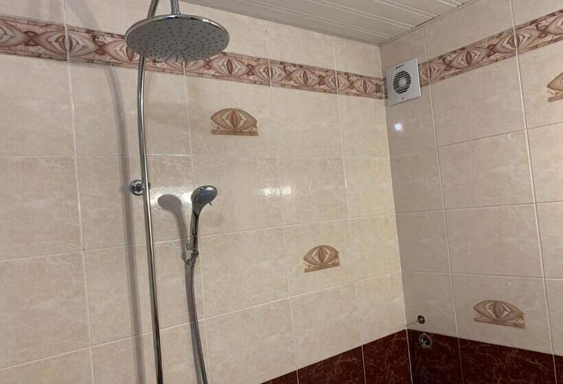 חדר סטנדרט לשלושה עם מרפסת, Rony