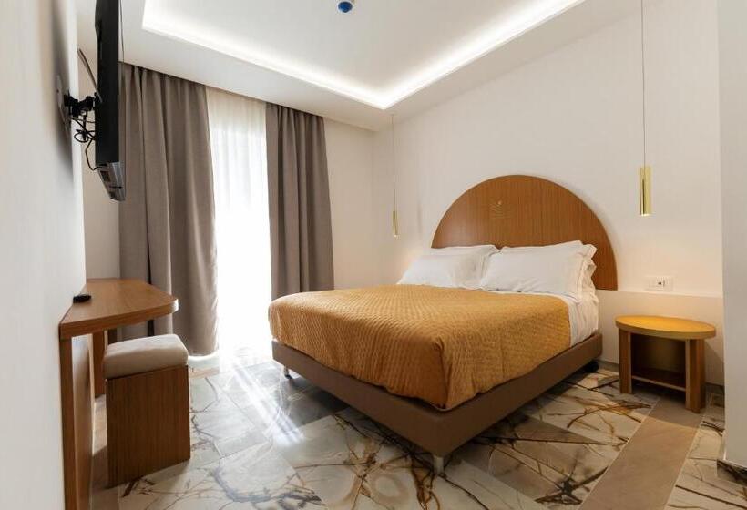 اتاق لوکس با چشم‌انداز دریا, Maggiano Boutique