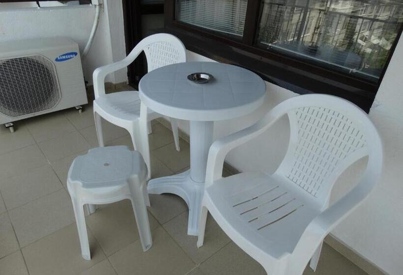 اتاق استاندارد سه تخته با بالکن, Guest House Rositsa