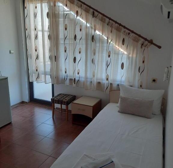 آپارتمان 1 خوابه با تراس, Guest House Rositsa