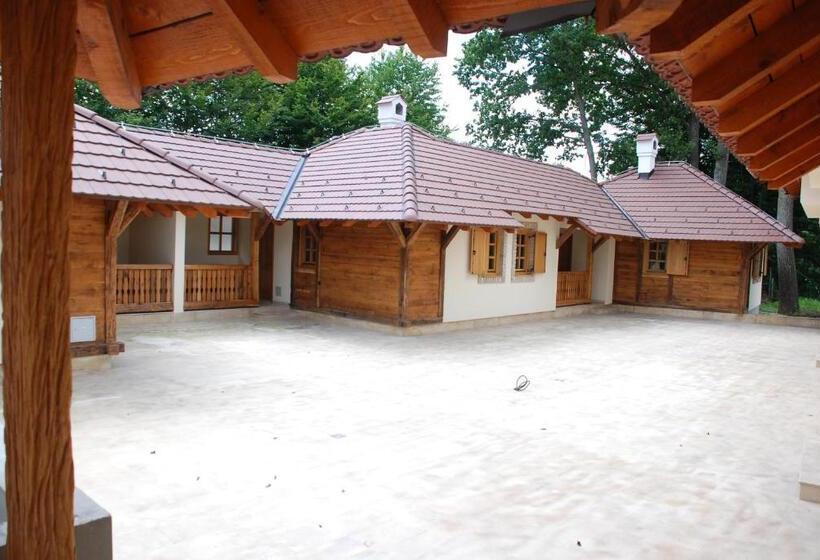 بانگلوی استاندارد, Resort Balkis