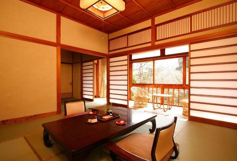 اتاق استاندارد چهارنفره با چشم‌انداز باغ, Sakaya Ryokan Yoshina Onsen