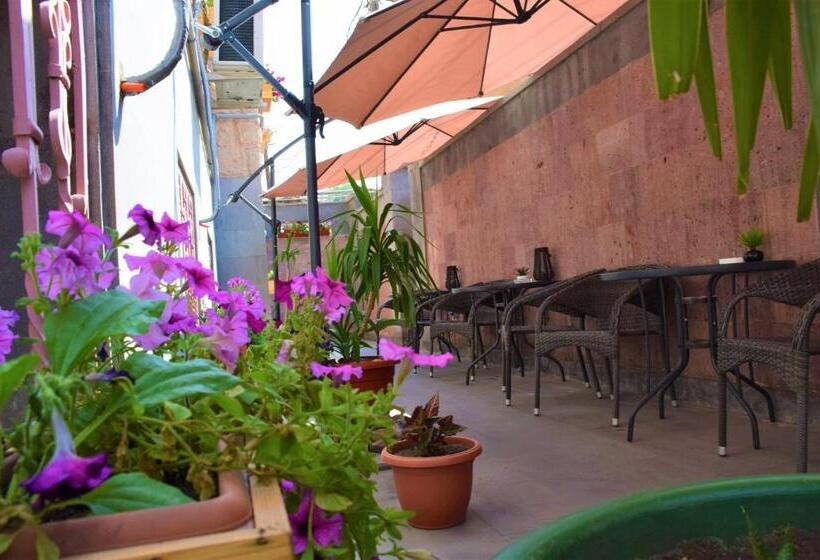 اتاق لوکس خانوادگی, Mia Casa Hotel Yerevan