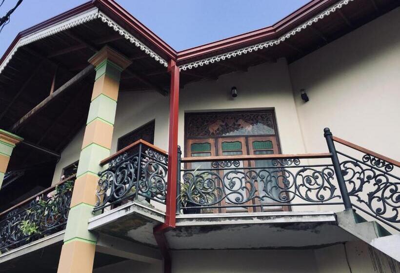 اتاق اکونومی, Bee Nest Bed & Breakfast