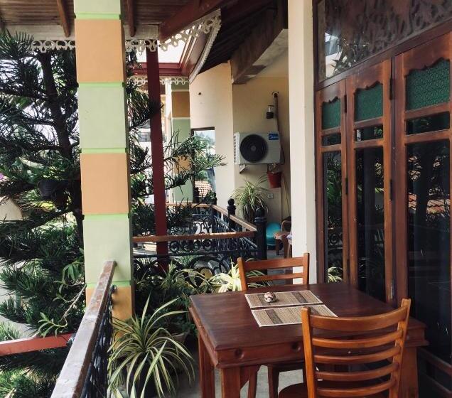 اتاق لوکس خانوادگی, Bee Nest Bed & Breakfast