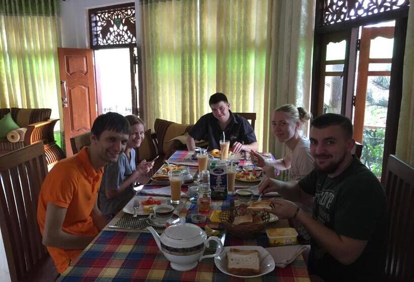 اتاق لوکس خانوادگی, Bee Nest Bed & Breakfast