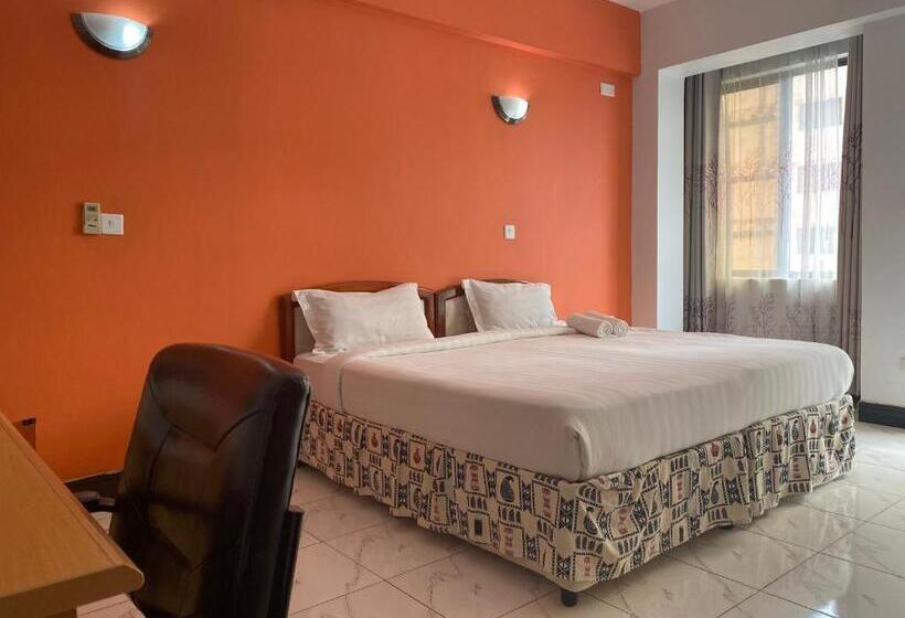 اتاق اکونومی یک تخته, Panama Inn