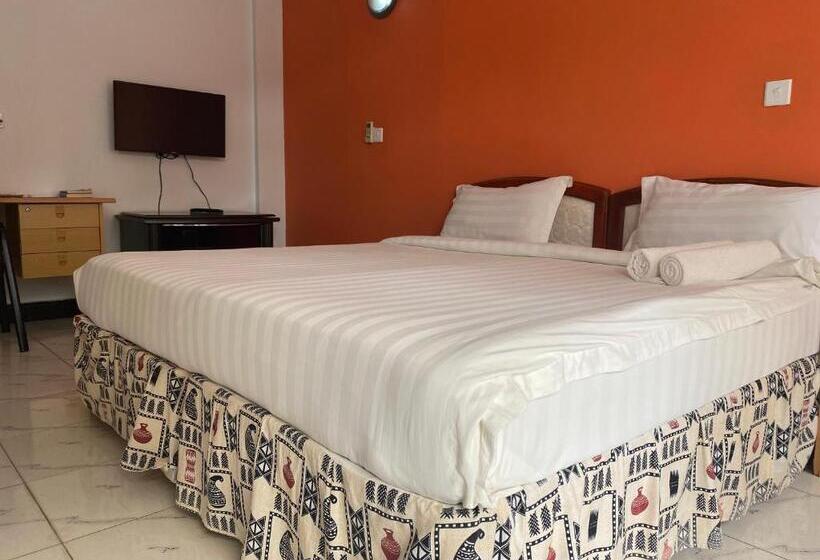 اتاق اکونومی, Panama Inn