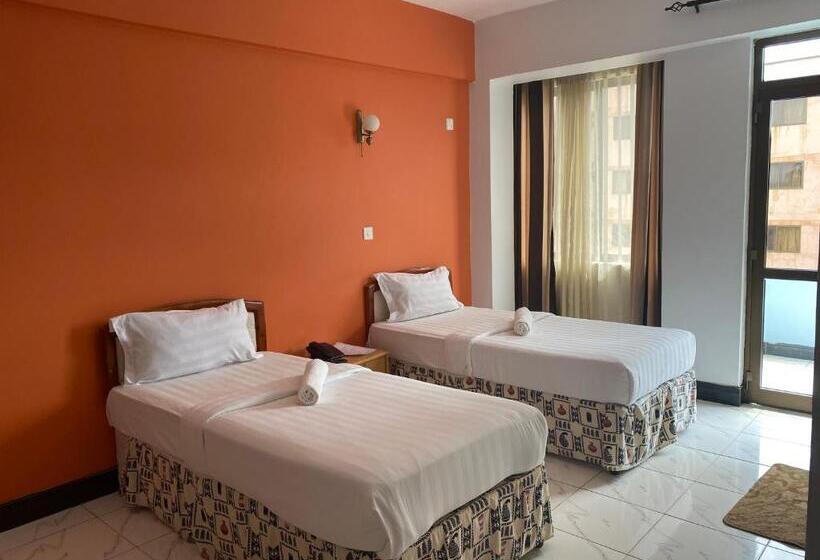 اتاق اکونومی, Panama Inn