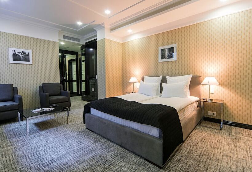 Junior Suite, Wall Street