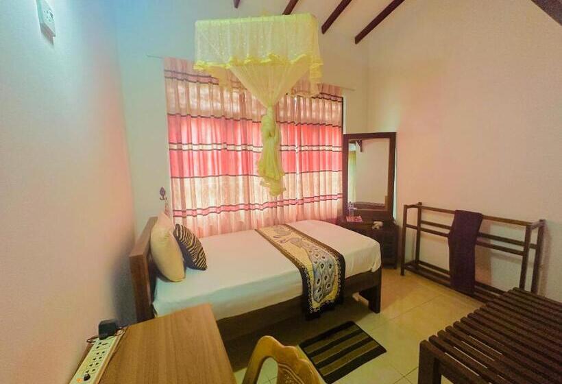 اتاق اکونومی یک تخته, New Peacock Resort