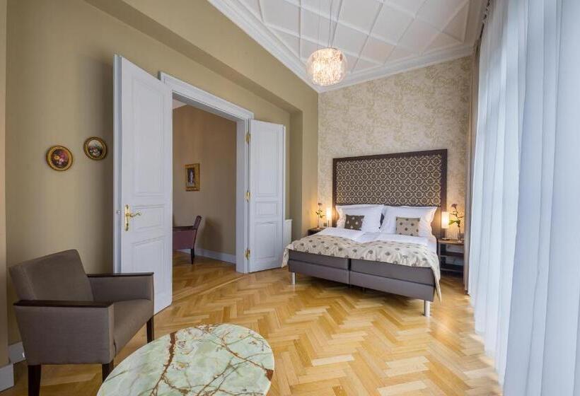 سوییت لوکس, Wellness & Spa Hotel Villa Regenhart