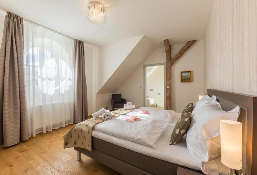 سوییت لوکس, Wellness & Spa Hotel Villa Regenhart