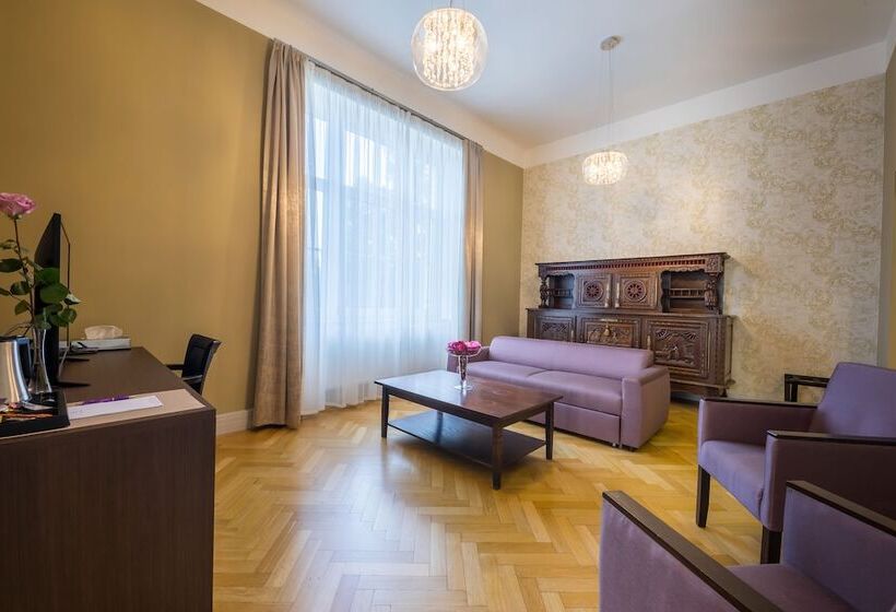 سوییت لوکس, Wellness & Spa Hotel Villa Regenhart