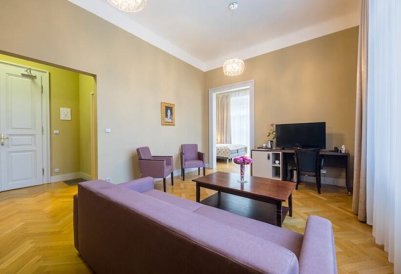 سوییت لوکس, Wellness & Spa Hotel Villa Regenhart