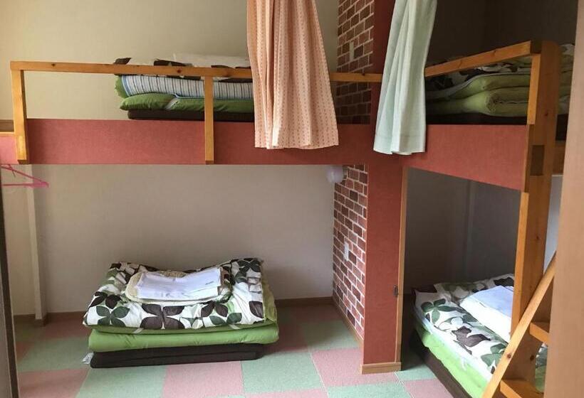 اتاق استاندارد چهارنفره با سرویس بهداشتی مشترک, Kumamoto Guesthouse Little Asia