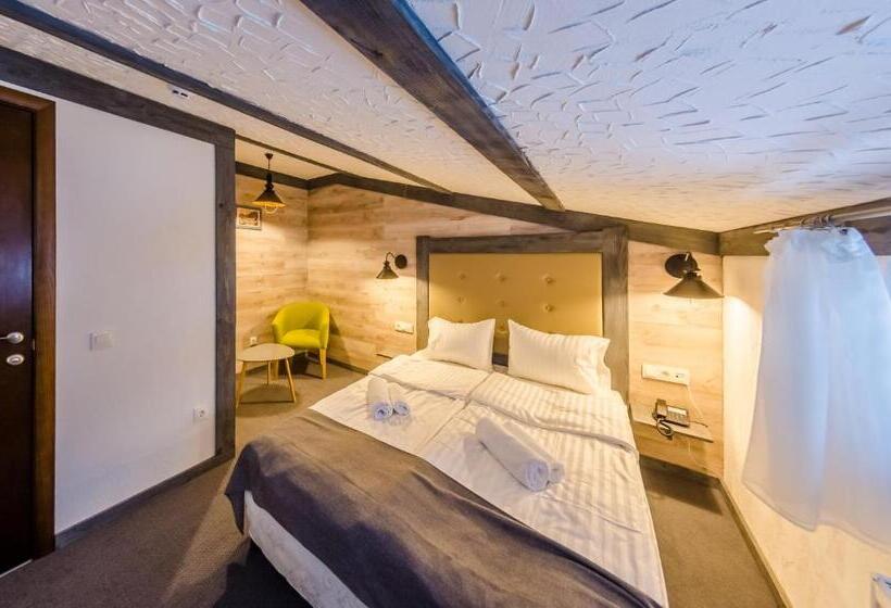اتاق استاندارد سه نفره, Chalet Crepdechine