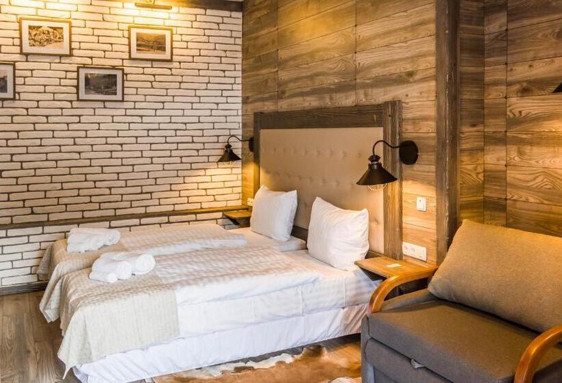 اتاق استاندارد سه نفره, Chalet Crepdechine