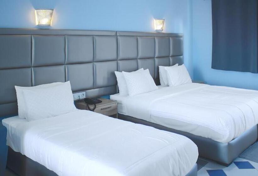بنگله خانوادگی, Hôtel Mandy