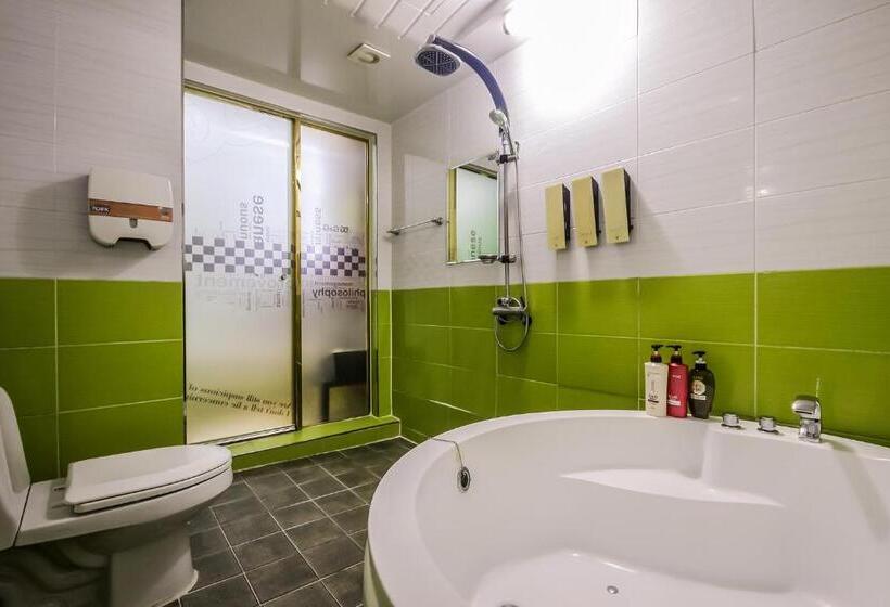 اتاق استاندارد با وان آب گرم, Jinju Gng Motel