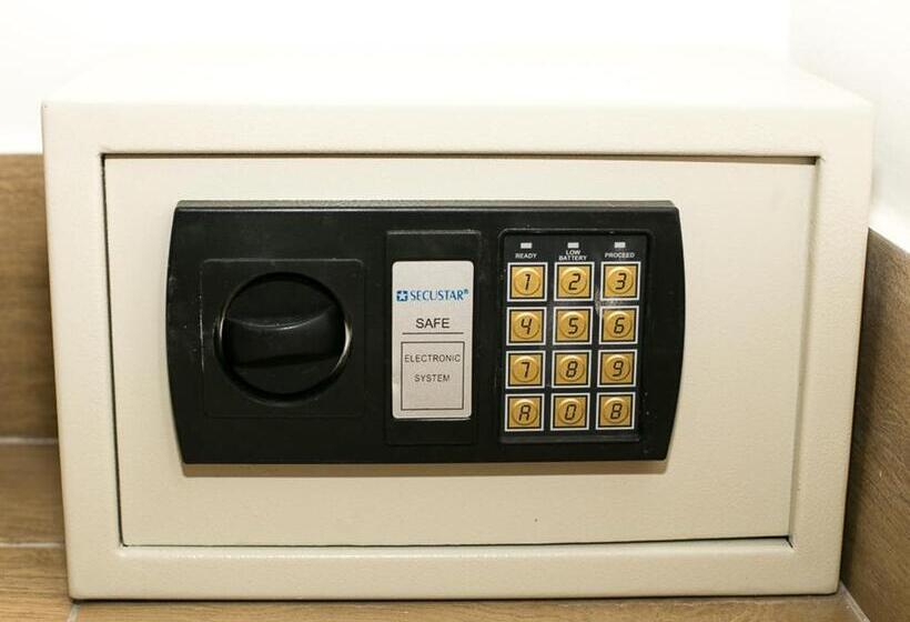 Deluxe Room Mountain View, Commodore Suites