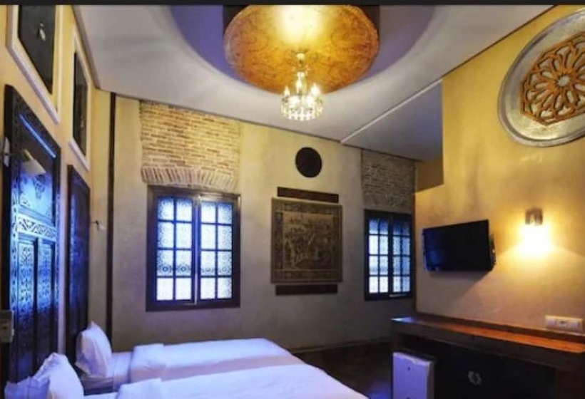 اتاق لوکس, Des Oudaias