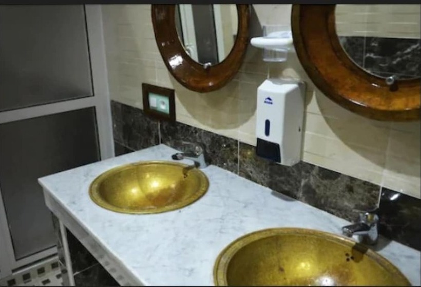 اتاق لوکس, Des Oudaias
