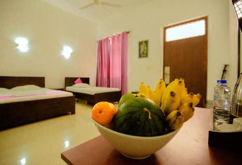اتاق استاندارد سه نفره, Rest House Hambantota