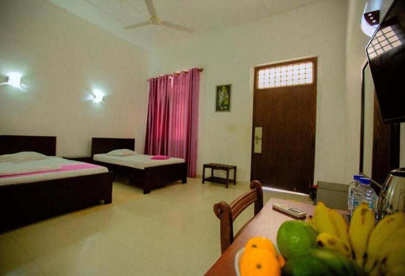 اتاق استاندارد سه نفره, Rest House Hambantota