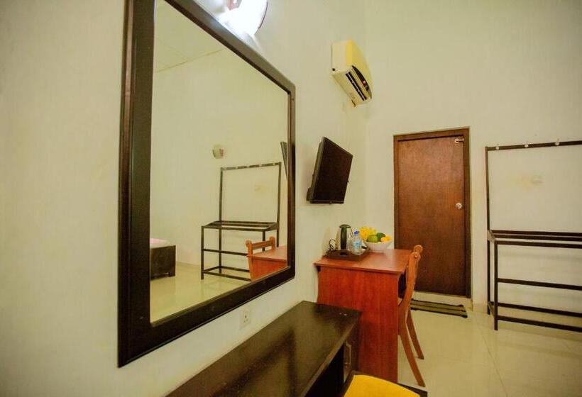 اتاق استاندارد سه نفره, Rest House Hambantota