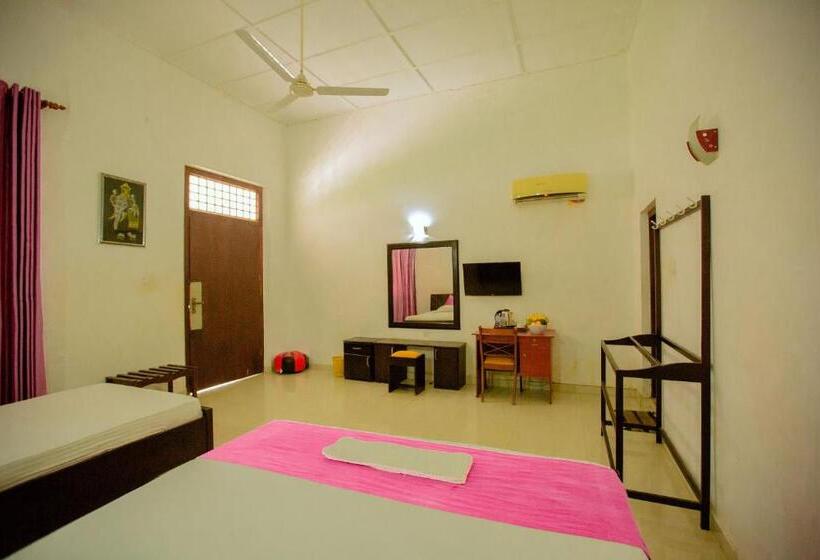 اتاق استاندارد سه نفره, Rest House Hambantota