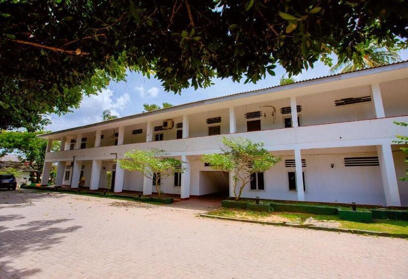 اتاق ساده سه‌ نفره, Rest House Hambantota