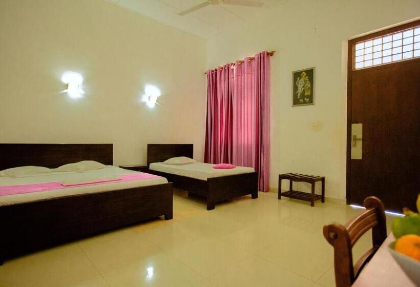 اتاق ساده سه‌ نفره, Rest House Hambantota