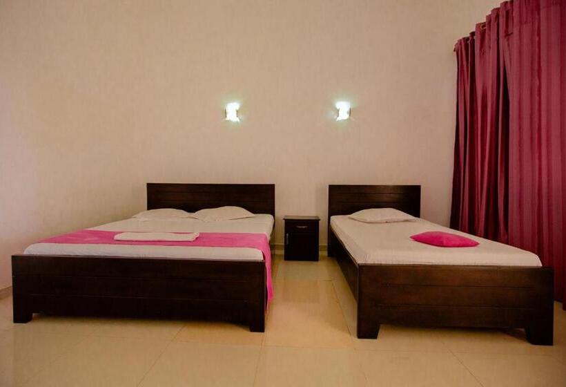 اتاق ساده سه‌ نفره, Rest House Hambantota