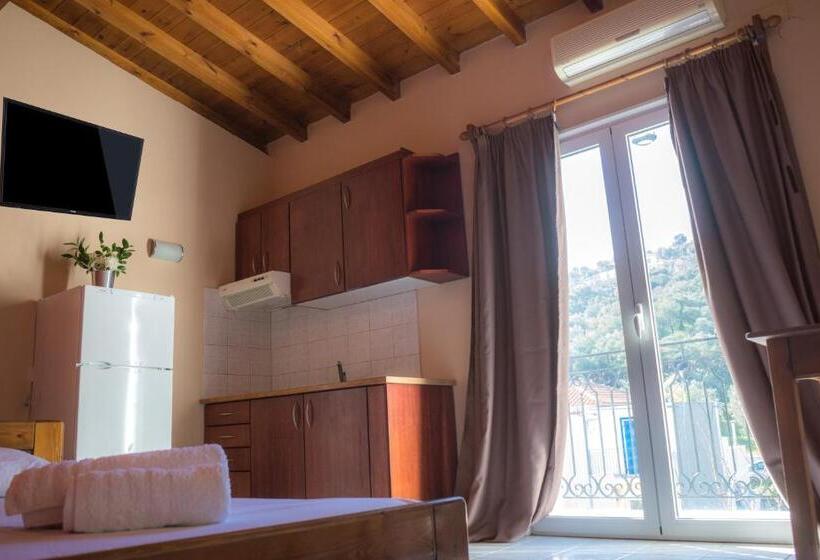 اتاق استاندارد چهار تخته, Act Art Skiathos