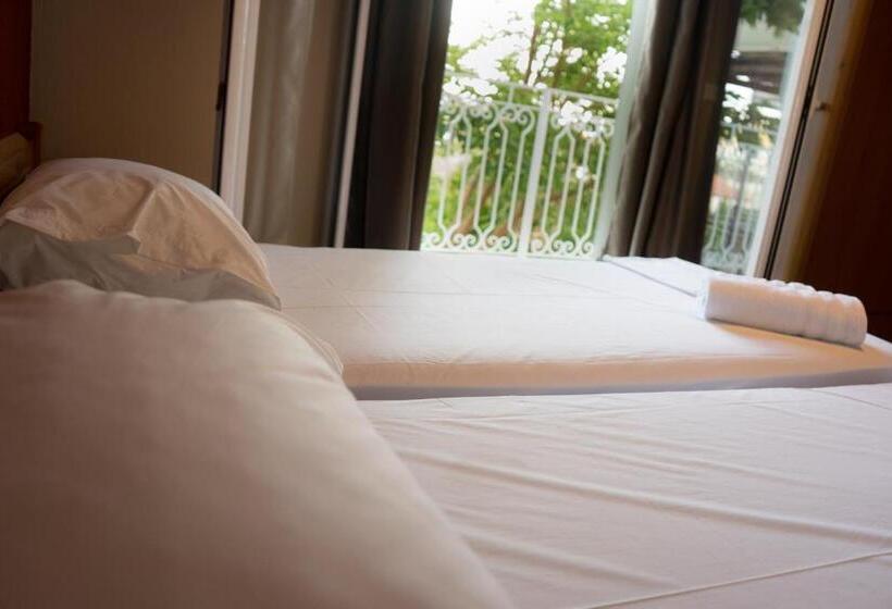 اتاق استاندارد چهار تخته, Act Art Skiathos