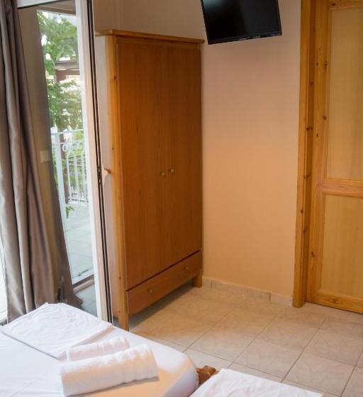 اتاق استاندارد چهار تخته, Act Art Skiathos