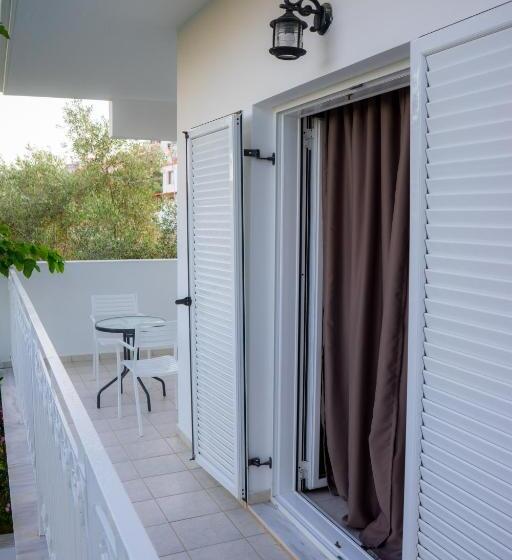 اتاق استاندارد سه تخته با بالکن, Act Art Skiathos