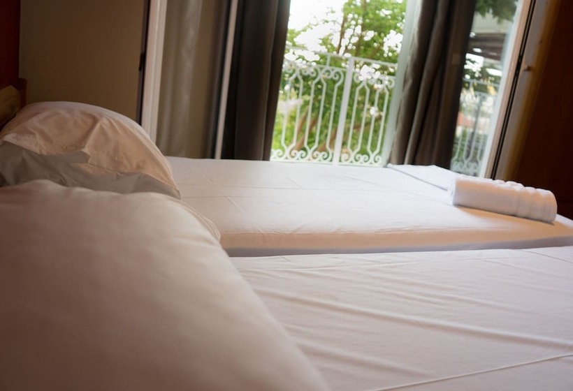 اتاق استاندارد چهار تخته, Act Art Skiathos