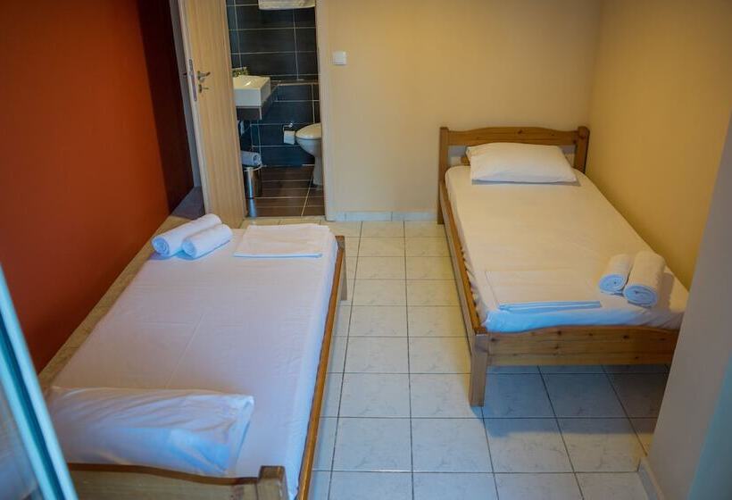 اتاق استاندارد چهار تخته, Act Art Skiathos