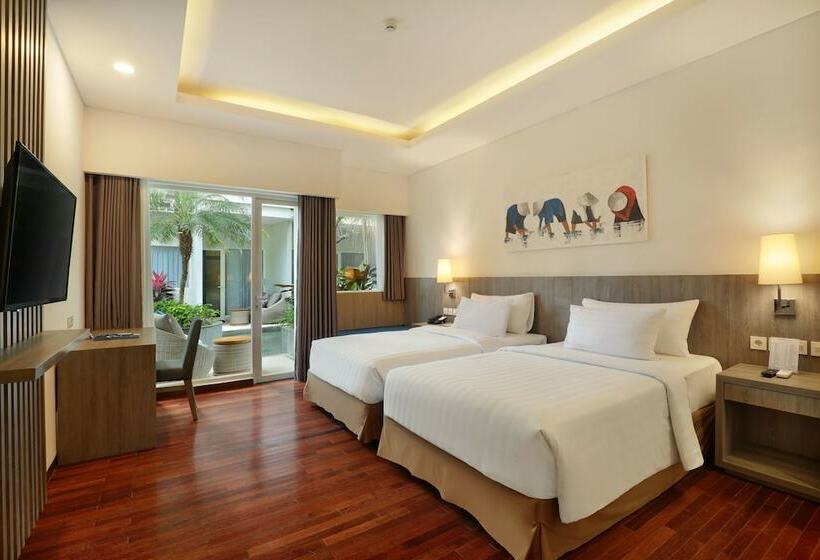 اتاق لوکس با چشم‌انداز دریاچه, Aston Canggu Beach Resort
