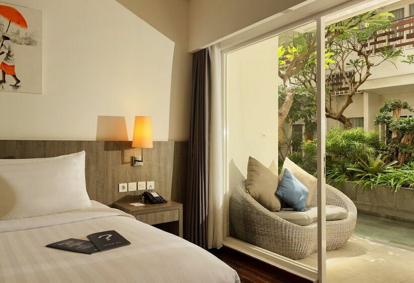 اتاق لوکس با چشم‌انداز دریاچه, Aston Canggu Beach Resort
