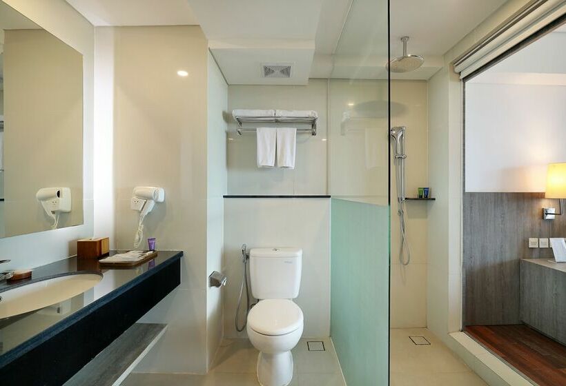 اتاق لوکس با چشم‌انداز دریاچه, Aston Canggu Beach Resort