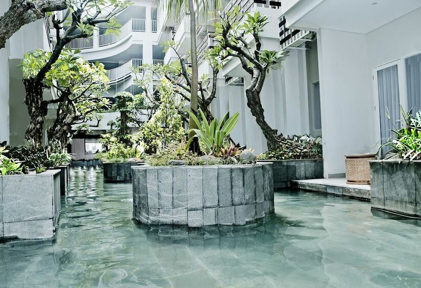 اتاق لوکس با چشم‌انداز دریاچه, Aston Canggu Beach Resort